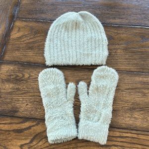 Women’s Beanie and matching gloves